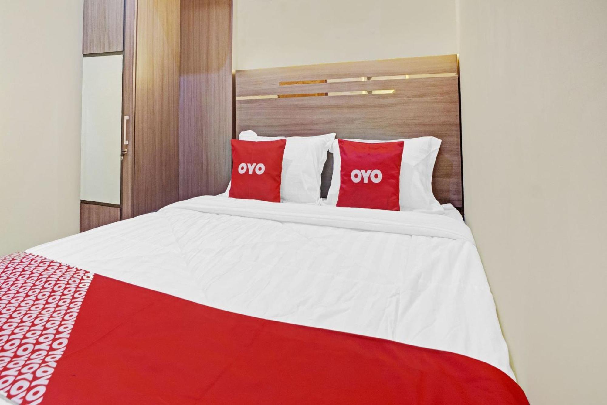Oyo Life 90737 Losmen Aini Syariah Batu  Exterior foto